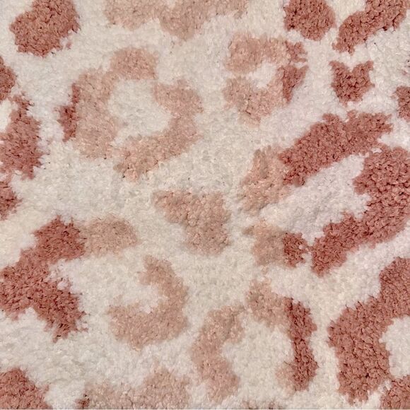 Juicy Couture Set of 2 Pink Ombre Leopard Print Absorbent Quick Dry Bath Mats - Picture 9 of 15